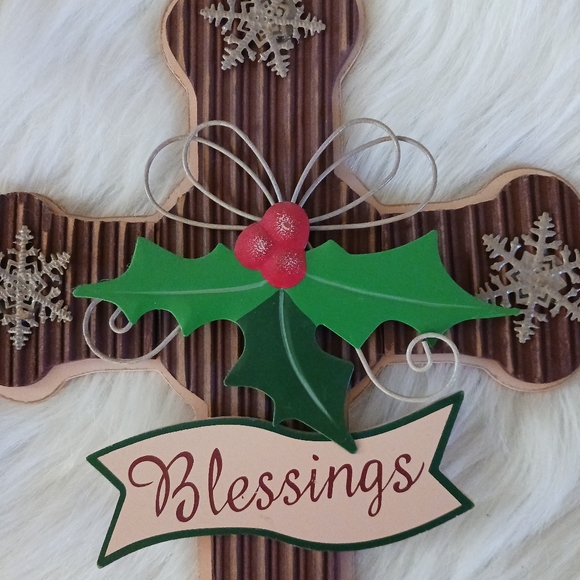 Wooden Cross with Metal Holly Design - Picture 4 of 4